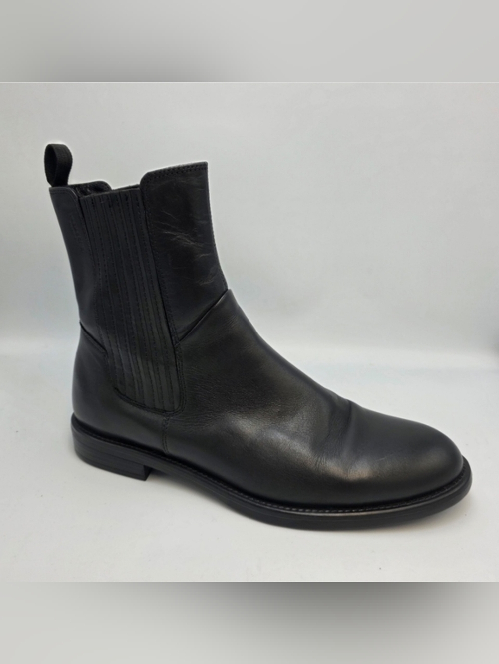 Vagabond Black Leather Chelsea Ankle Boots